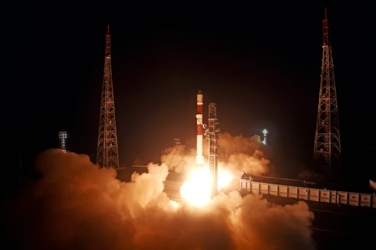 PSLV-C60: Foguete da ISRO transporta satélites para missão de acoplamento orbital (AFP)