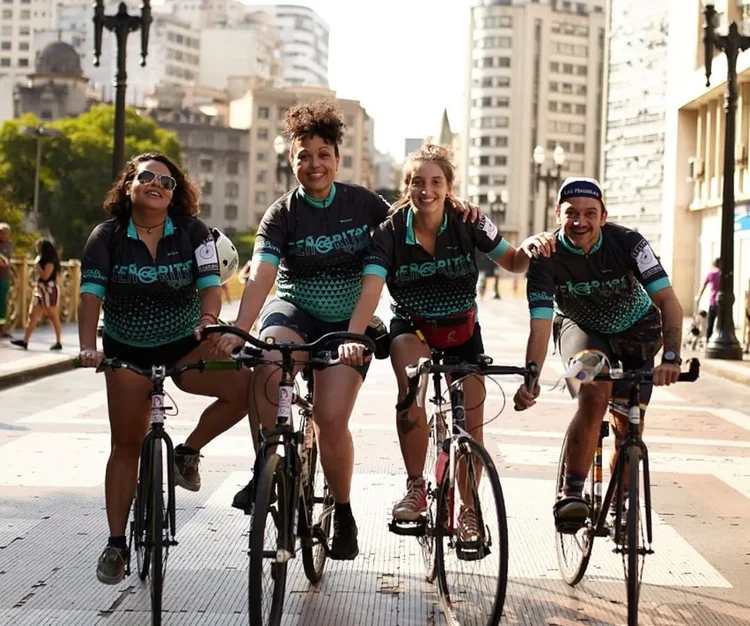 Uma das iniciativas em destaque no estudo foi a Señoritas Courier, delivery de entrega realizado por mulheres cis e pessoas trans (Instagram/Divulgação)