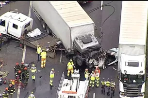 Acidente na Rodovia dos Bandeirantes deixa 4 mortos; trecho no Km 55 está interditado