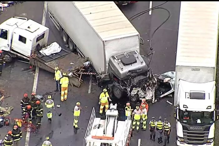 Acidente na Rodovia dos Bandeirantes deixa 4 mortos; trecho no Km 55 está interditado