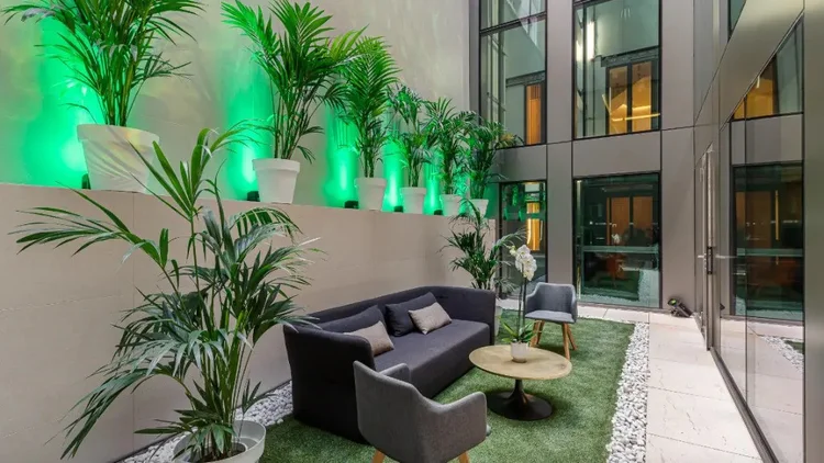 Uma das salas da Forbes House Madrid, o primeiro clube privado da marca, que inaugura uma nova fase de expansão internacional. (@forbeshousemadrid/Reprodução)