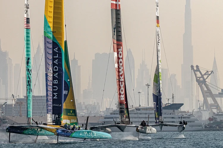 Disputa na primeira etapa do campeonato: 12 equipes nacionais. (Felix Diemer/SailGP/Divulgação)
