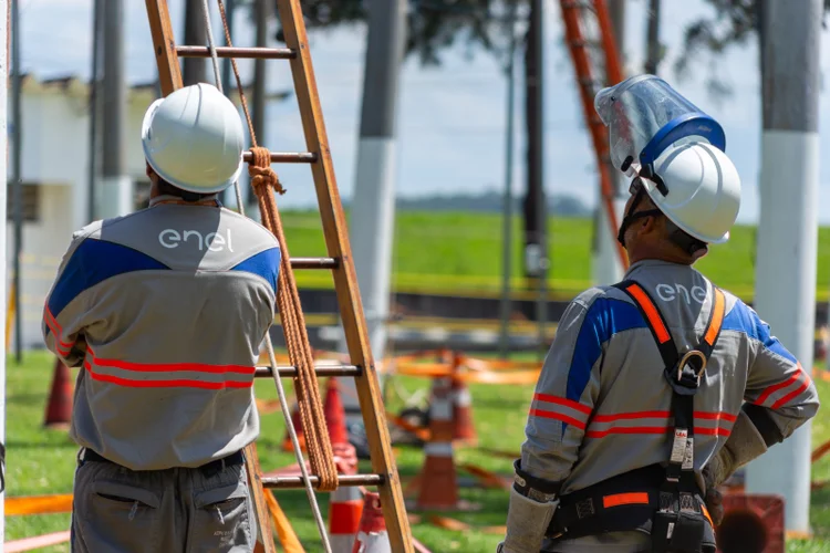 Funcionários da Enel (Enel/Divulgação)