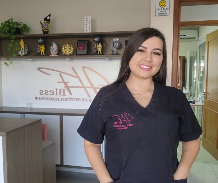 Helen Viana, fundadora da HFBless Clínica de Estética Feminina: de empreendedora iniciante a exemplo de superação e sucesso no setor de estética. (Divulgação)