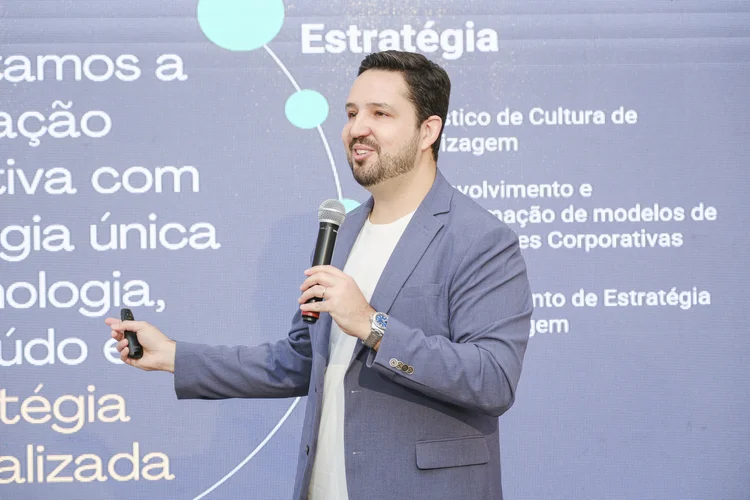 Bruno Leonardo em palestra sobre o Futuro do Trabalho (Exame/Exame)