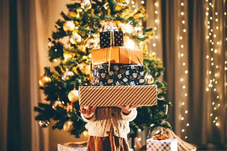 Natal e Ano Novo são celebrados no mês de dezembro (	Maria Korneeva/Getty Images)