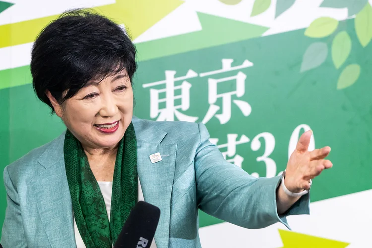 Yuriko Koike, governadora de Tóquio: "Continuaremos a revisar os estilos de trabalho de forma flexível para garantir que as mulheres não tenham que sacrificar suas carreiras devido a eventos da vida, como parto ou criação de filhos" (Tomohiro Ohsumi/Getty Images)