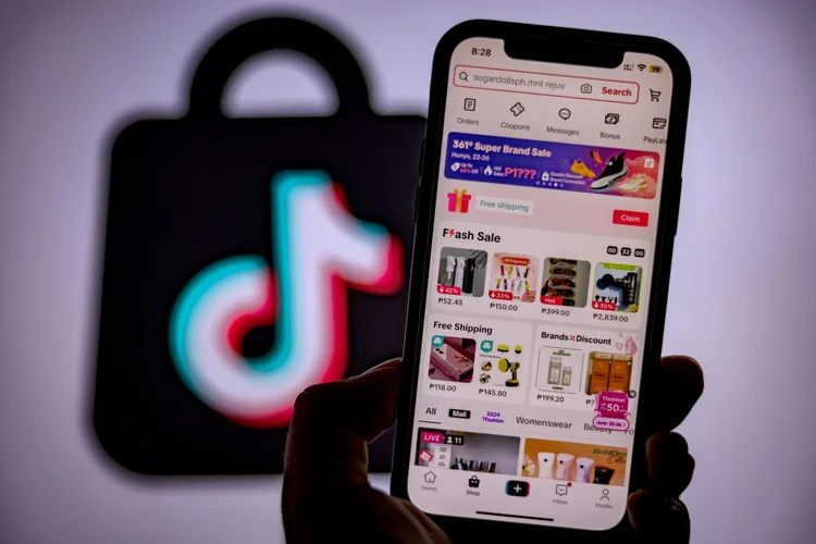 TikTok Shop tem seis armazéns nos EUA para acompanhar a alta demanda (Ezra Acayan/Getty Images)