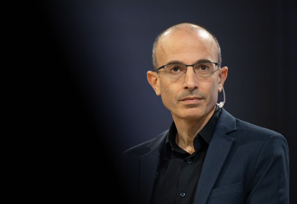 Novo livro de Yuval Harari: “Nexus” alterna entre narrativa envolvente e superficialidade técnica