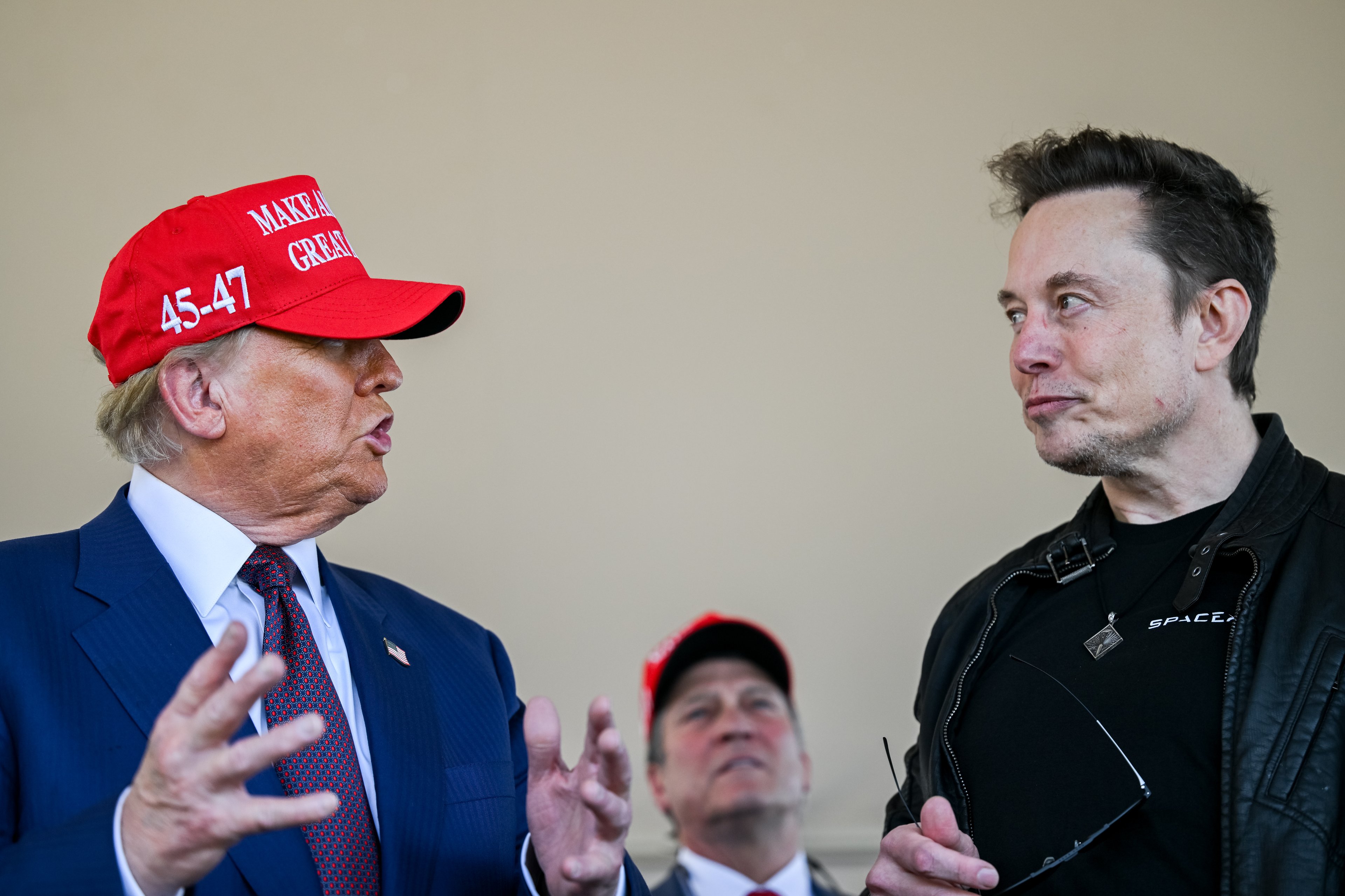 Tarifaço de Trump deixa Elon Musk US$ 13,3 bilhões mais pobre