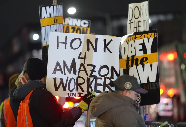 NEW YORK, USA - DECEMBER 20: Amazon workers affiliated with the Teamsters Union continue a strike at the company's delivery hubs in Maspeth, Queens borough of New York City just days before Christmas on December 20, 2024. (Photo by Selcuk Acar/Anadolu via Getty Images) (Selcuk Acar/Anadolu/Getty Images)