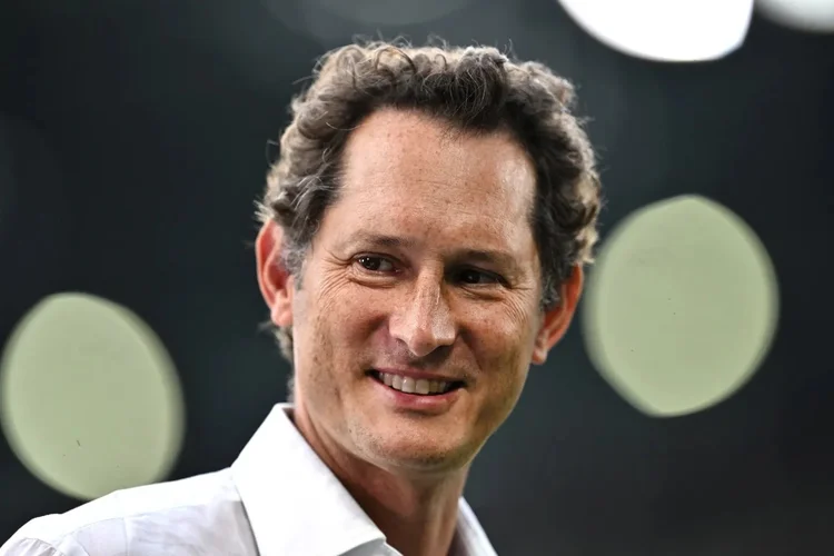 John Elkann lidera a Stellantis em um momento de transição e busca reposicionar marcas icônicas no mercado global. (Stellantis/Divulgação)