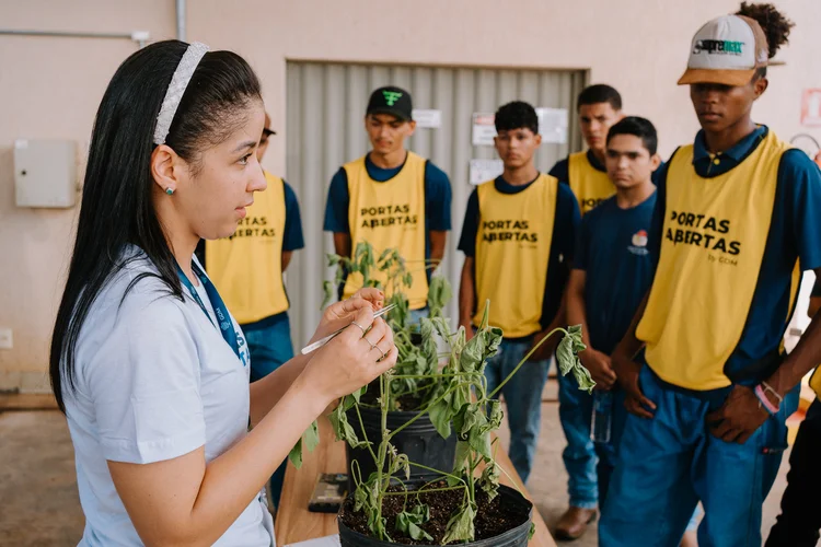 GDM Portas Abertas: o programa chegou à terceira edição, com a participação de 150 estudantes, que puderam acessar tecnologias que estão transformando a agricultura mundial e explorar as estruturas e laboratórios da empresa. (GDM/Divulgação)