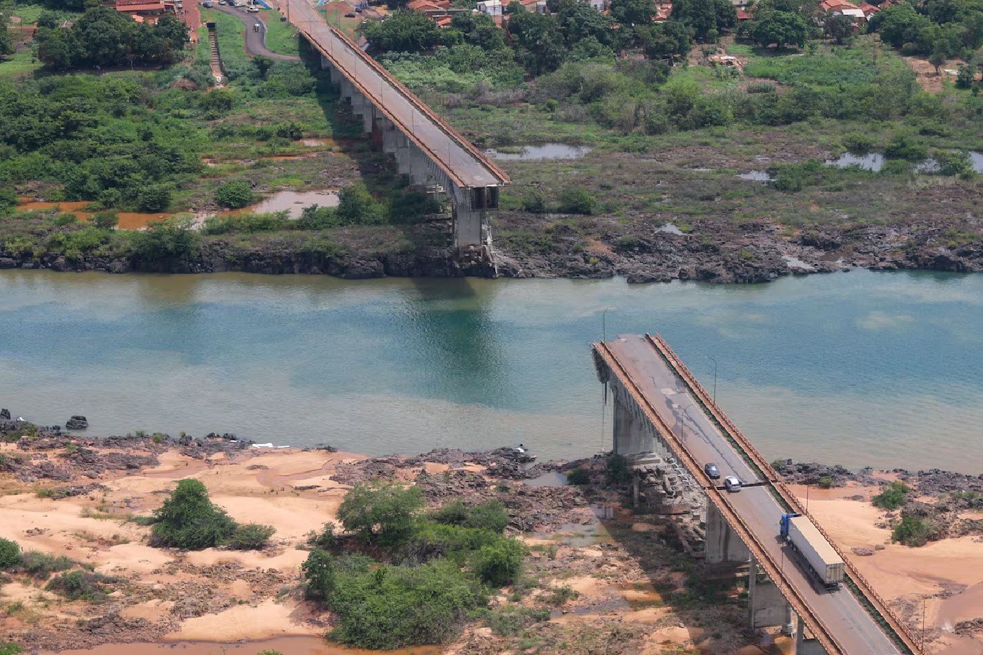 Chega a oito o número de mortes confirmadas após queda de ponte