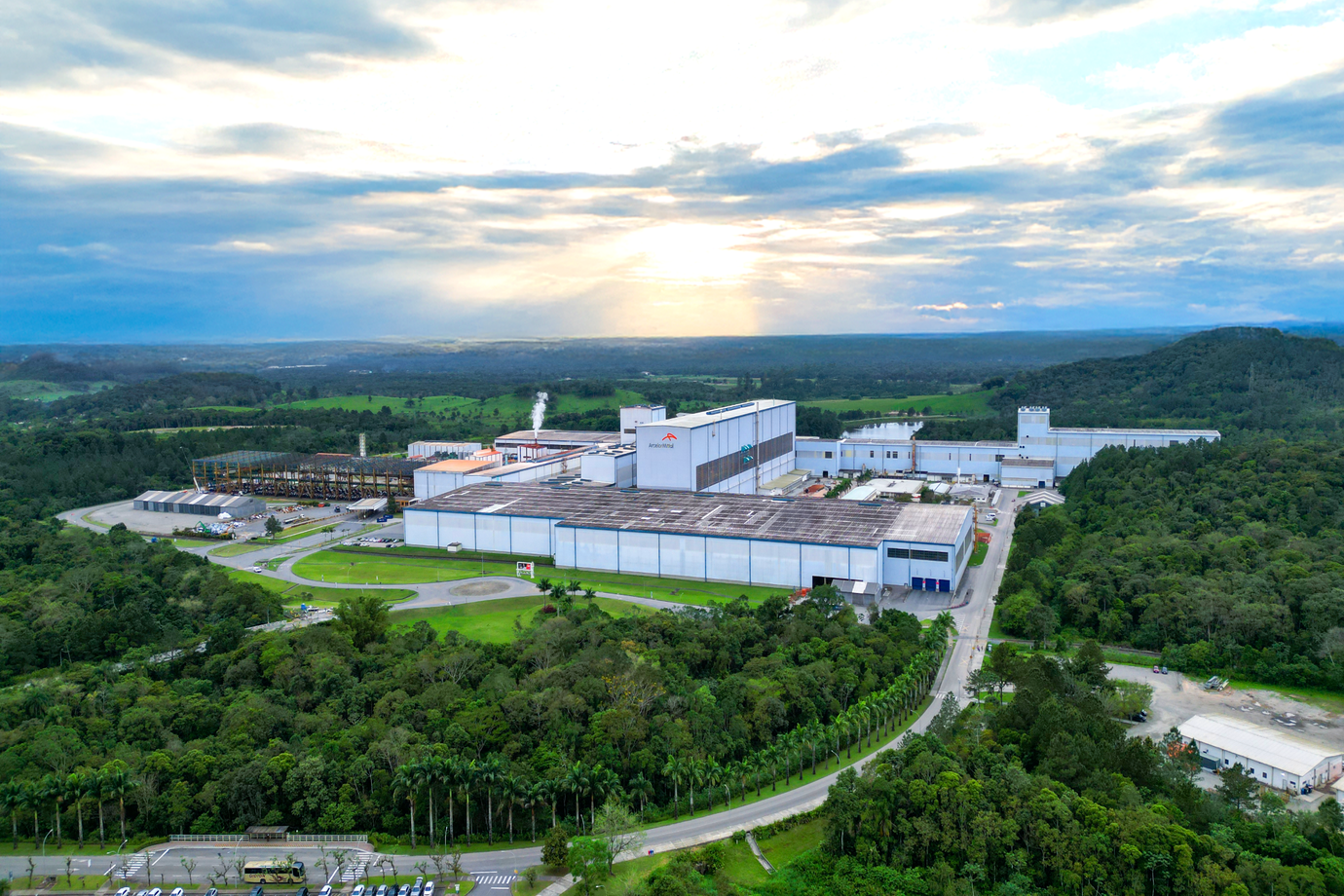 Rússia afirma ter atacado siderúrgica da ArcelorMittal na Ucrânia