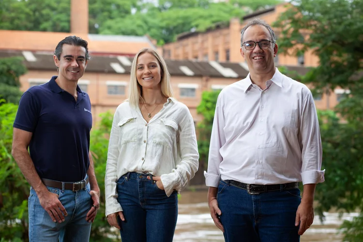 Os sócios da Avra: Francisco Jardim, da SP Ventures, Amanda Coura e Octaciano Neto (Divulgação)