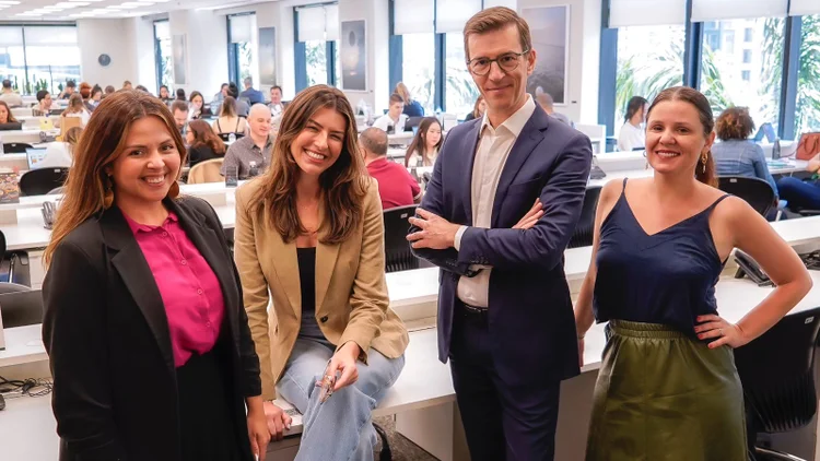 Na foto (da esquerda para a direita): Mayra Marques, Gabriela Gaspari, Leandro Conti e Bruna Sion (Divulgação)