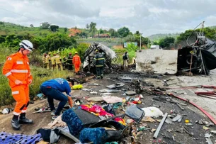 Acidente de ônibus deixa 22 mortos em Minas Gerais