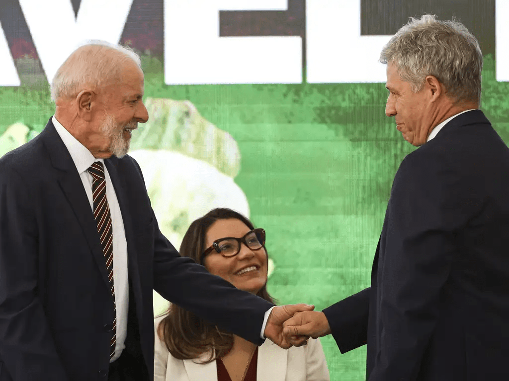 Lula se reúne com ministro do Desenvolvimento Agrário após MST subir tom de críticas ao governo