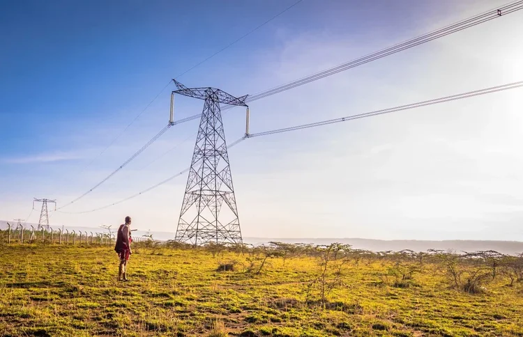 Linhas de transmissão da rodovia elétrica Etiópia-Quênia ajudam a integrar redes de energia e a reduzir apagões no continente. (Dr. Eng. John Mativo/KETRACO/Reprodução)