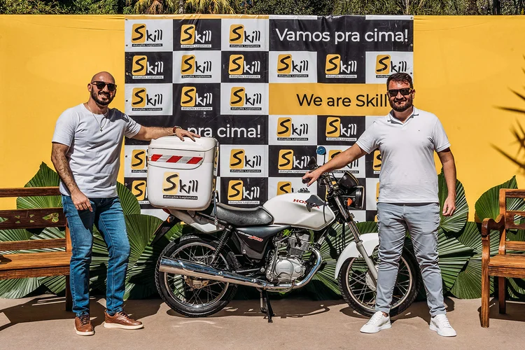 Emanuel Nannin e Heraldo Azevedo, sócios da Skill Soluções em Logística: antes de empreender, eles eram colegas de trabalho e discutiam a ideia de abrir um negócio em caronas diárias até o escritório (Divulgação/Divulgação)