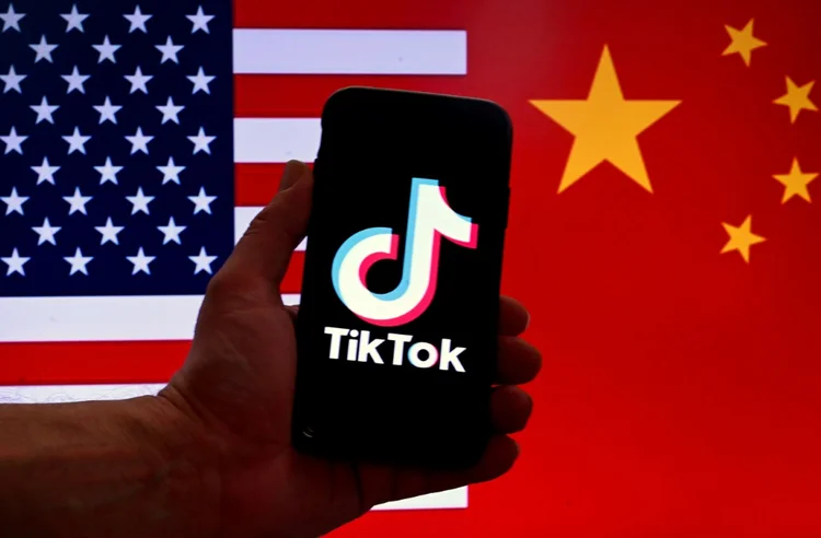 Marcas exploram alternativas ao TikTok enquanto aguardam decisão da Suprema Corte sobre possível banimento. (AFP)