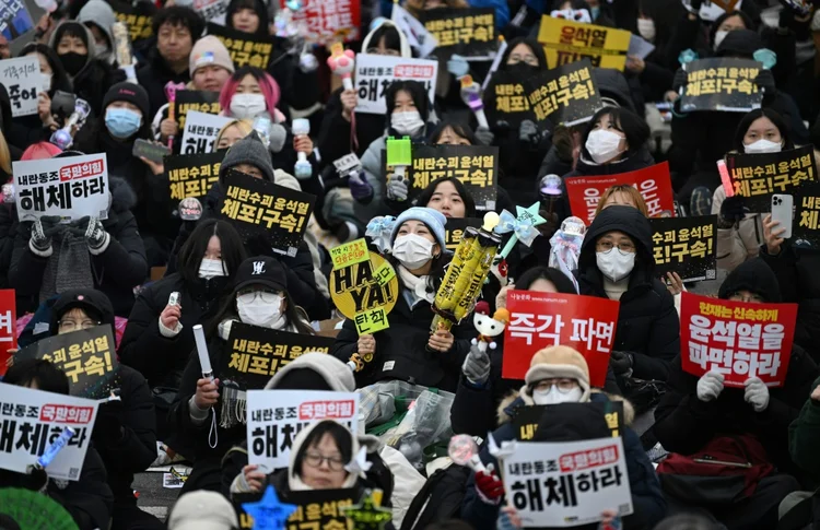 Protesto contra o ex-presidente sul-coreano Yoon Suk Yeol em Seul (AFP/AFP Photo)