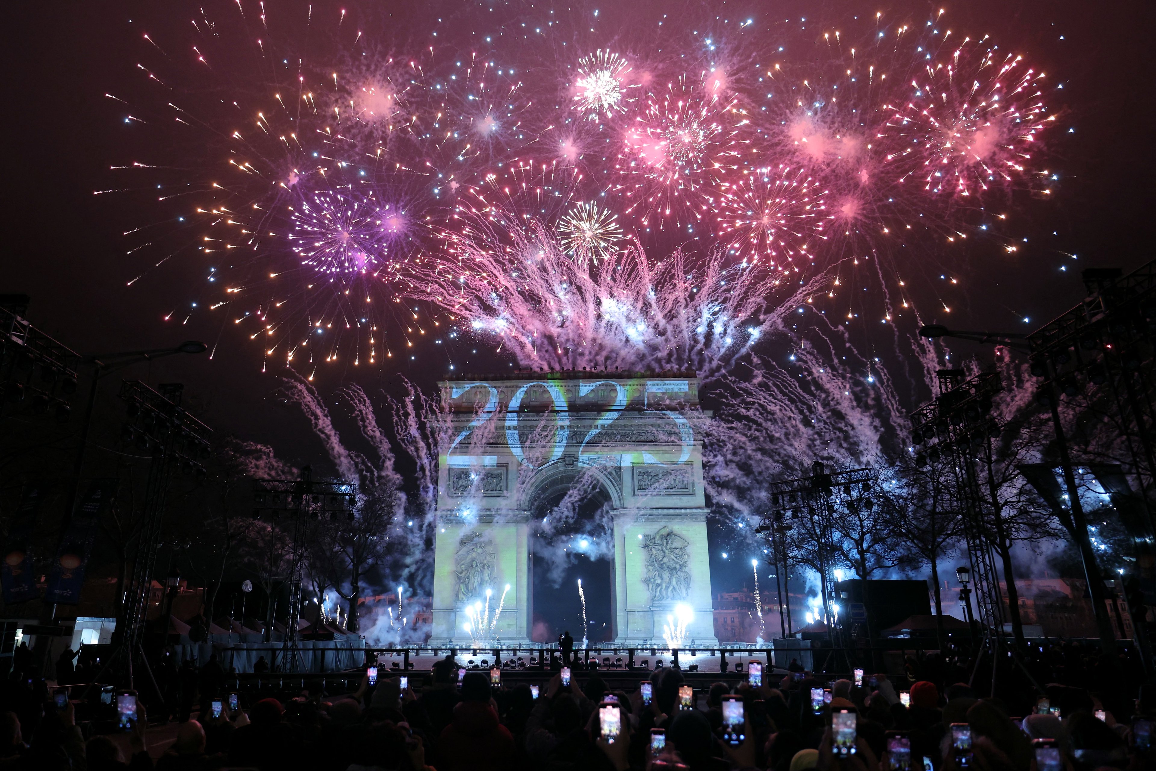 França: celebração de Ano-Novo em Paris