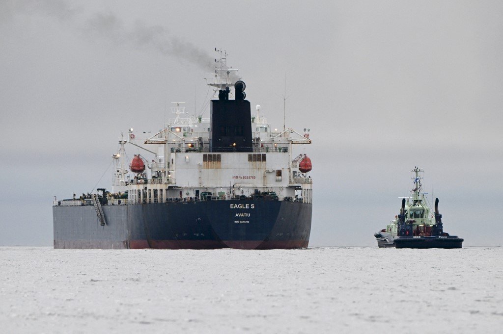 Finlândia investiga navio petroleiro ‘fantasma’ após sabotagem de cabo no Mar Báltico