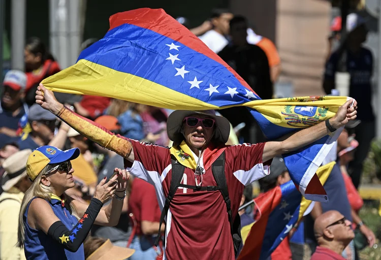 Protestos contra Nicolás Maduro em Caracas, nesta quinta, 9 (Federico Parra/AFP)