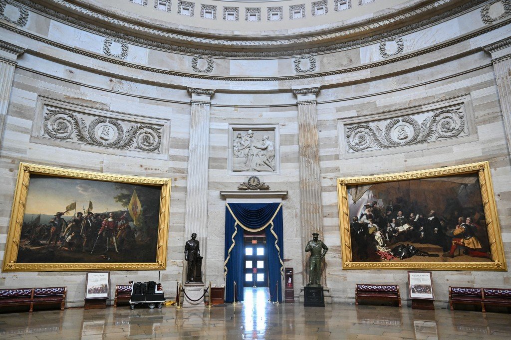 Preparativos na Rotunda, área interna do Congresso que receberá a posse, em Washington