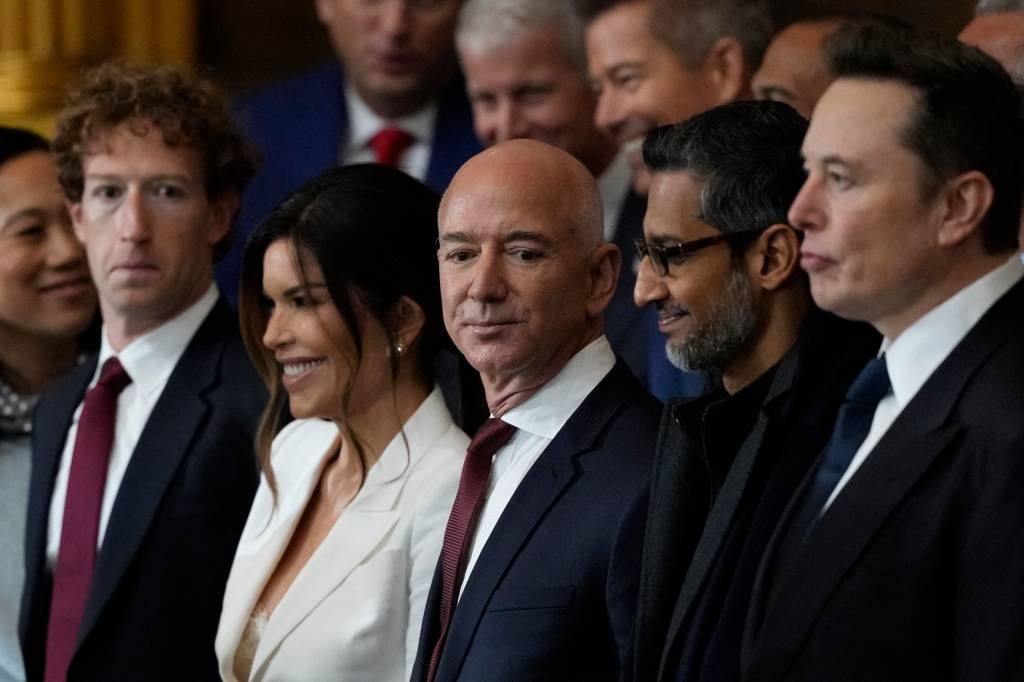 Musk, Bezos e Zuckerberg: bilionários na posse de Trump somam US$ 1,3 trilhão em fortuna