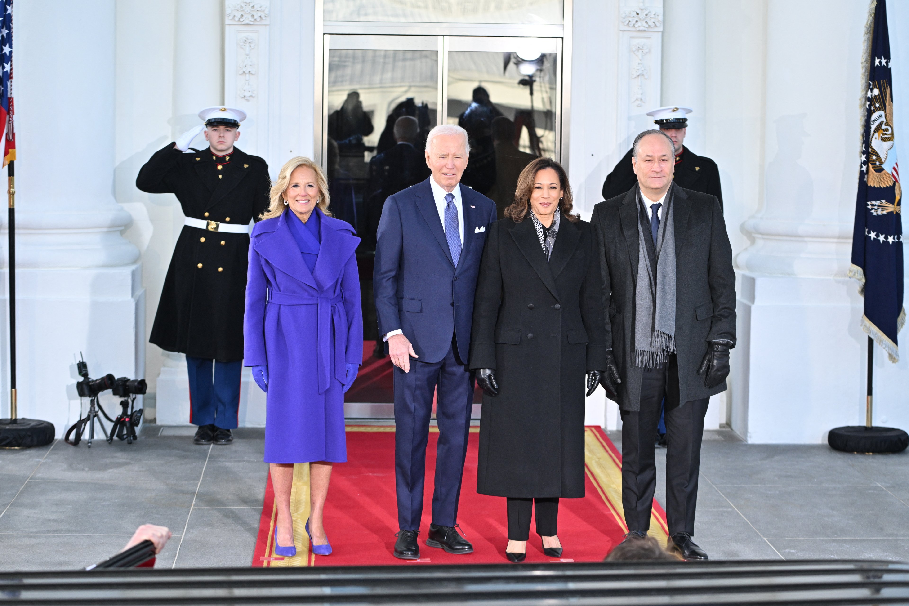 O presidente Joe Biden e sua vice Kamala Harris se preparam para cumprimentar o presidente eleito Donald Trump na Casa Branca em Washington