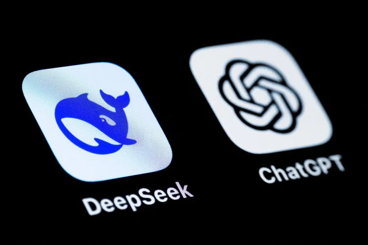 Logos dos aplicativos DeepSeek e ChatGPT (Joel Saget/AFP)