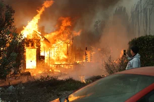 México vai enviar reforços aos EUA para combate incêndios em Los Angeles