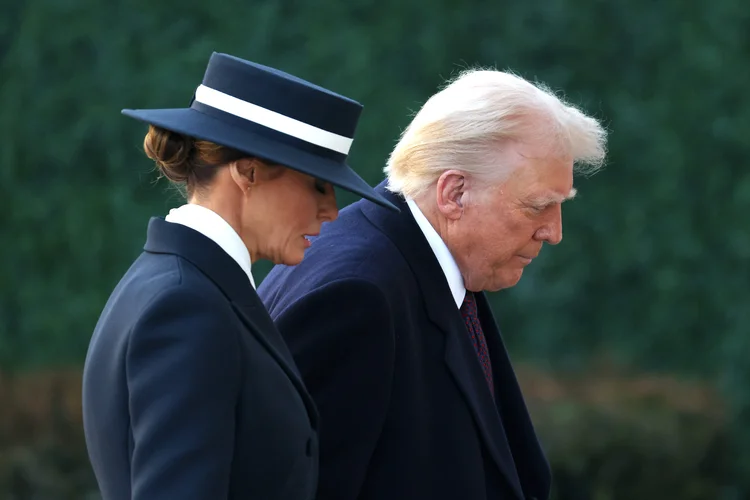 Donald Trump e  Melania Trump em cerimônia religiosa de posse  (SCOTT OLSON / GETTY IMAGES NORTH AMERICA / Getty Images via AFP/AFP)