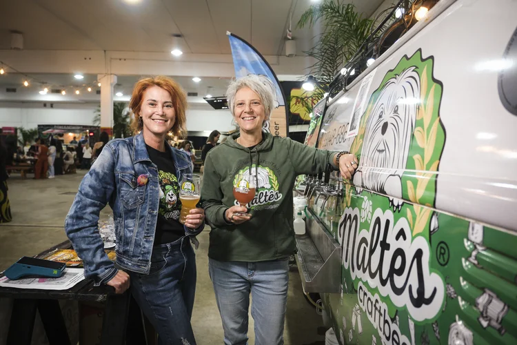 Fátima Bernardi e Nádia Cristina Gomes: elas fundaram a premiada cervejaria artesanal Maltês Craftbeer.