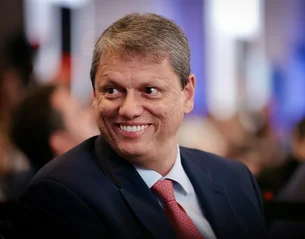 Tarcísio lidera disputa pelo governo de SP em 2026 e mantém alta aprovação, aponta Paraná Pesquisas