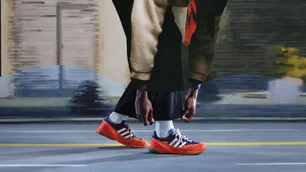 Imagem referente à matéria: Adidas, Walmart, Hermès e outras gigantes aumentam os preços por causa das tarifas de Trump