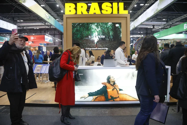 Vista do espaço dedicado ao Brasil na Feira Internacional de Turismo FITUR 2025 durante o dia de abertura (David Fernandez/EFE)