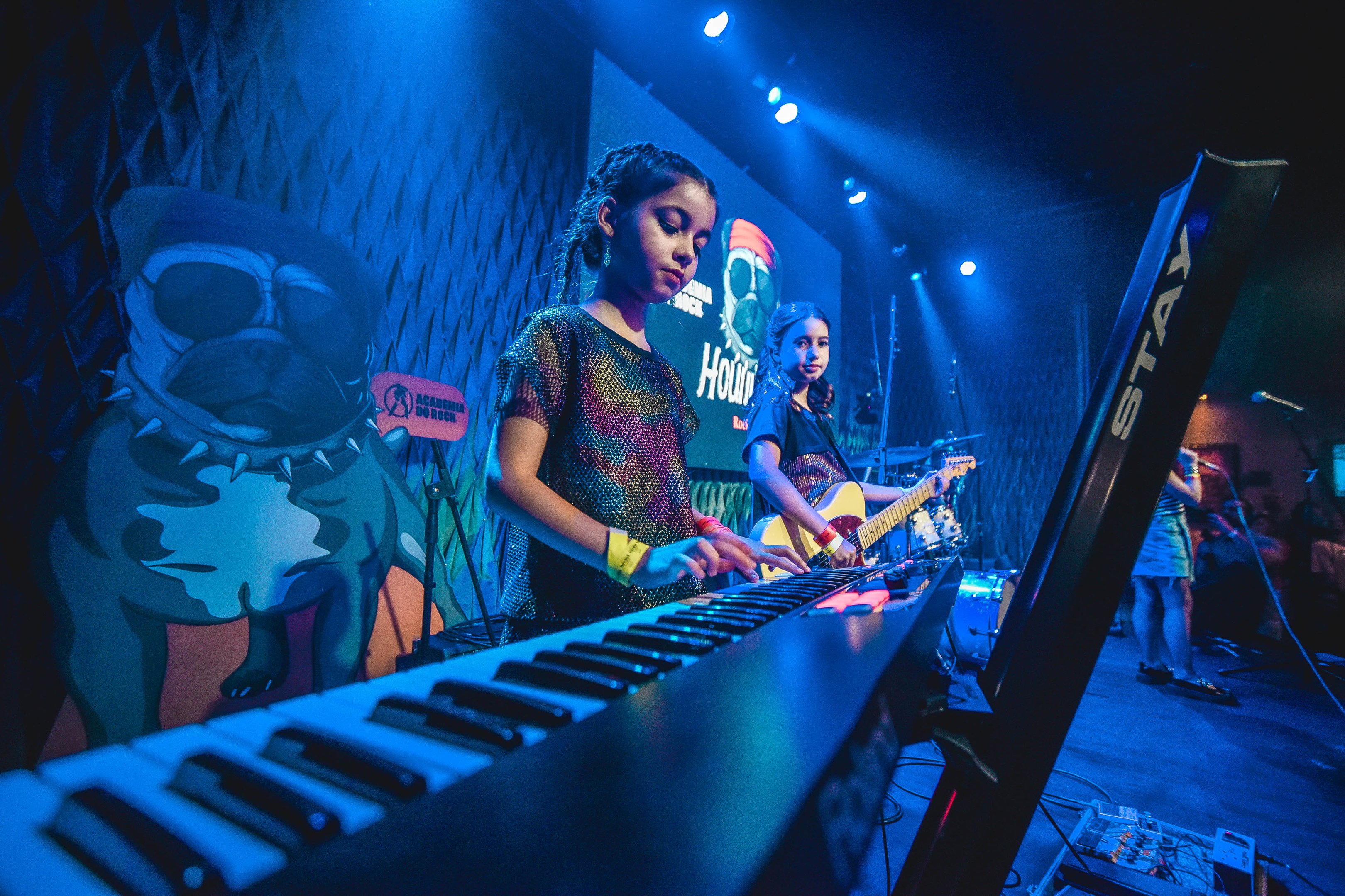 Alunos fazem apresentações em banda a cada três na Academia do Rock