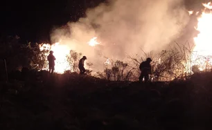 Imagem referente à matéria: Grande incêndio atinge reservatório de água que abastece a capital colombiana