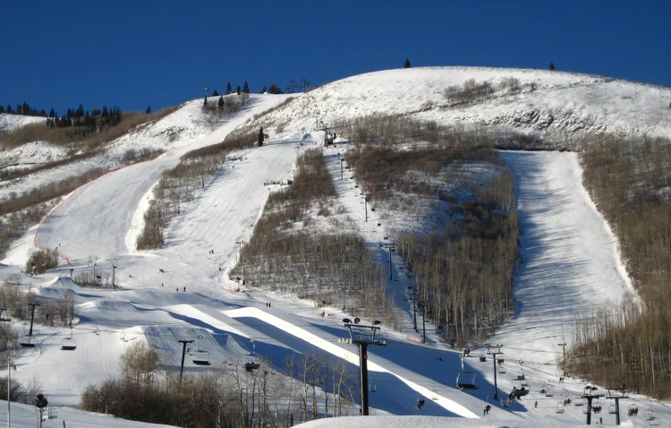 Longas filas e pistas fechadas marcaram o fim de ano no Park City Mountain Resort devido à greve dos patrulheiros. (Park City Mountain Resort/Divulgação)