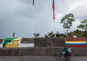 Imagem referente à matéria: Venezuela faz exercícios militares e fecha fronteira com o Brasil