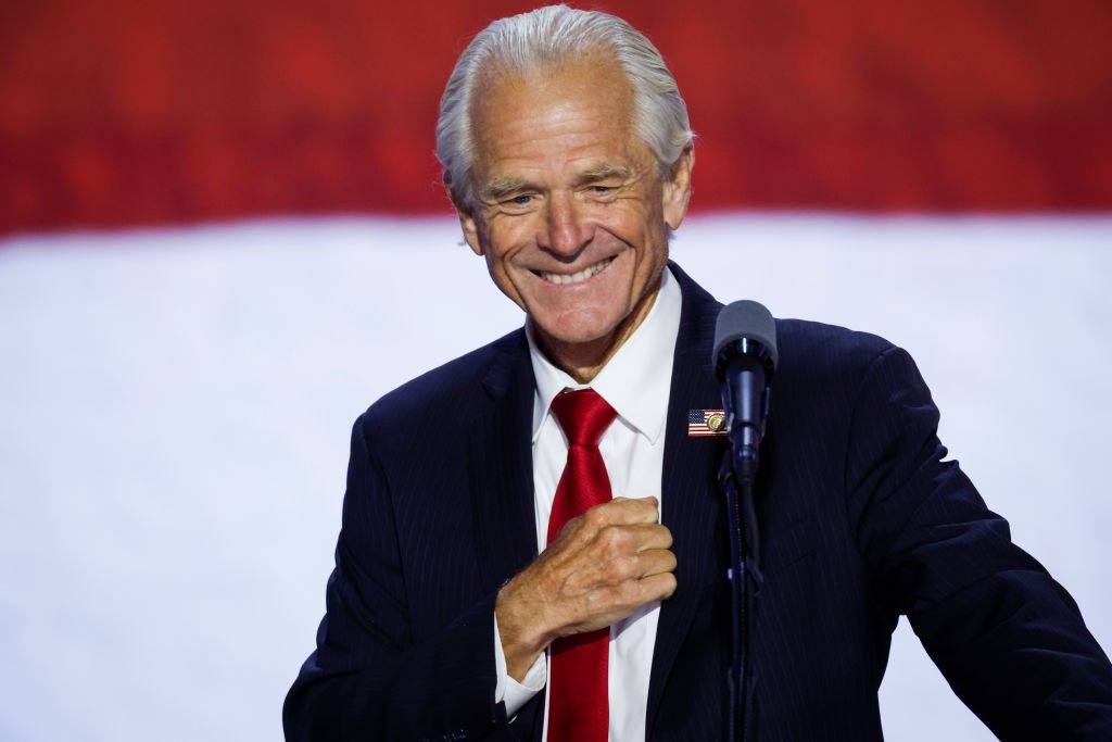 Peter Navarro será conselheiro sênior para comércio e indústria.
Economista formado por Harvard, ele cumpriu quatro meses de prisão no ano passado após se recusar a cooperar com uma investigação do Congresso sobre o ataque ao Capitólio em 6 de janeiro de 2021