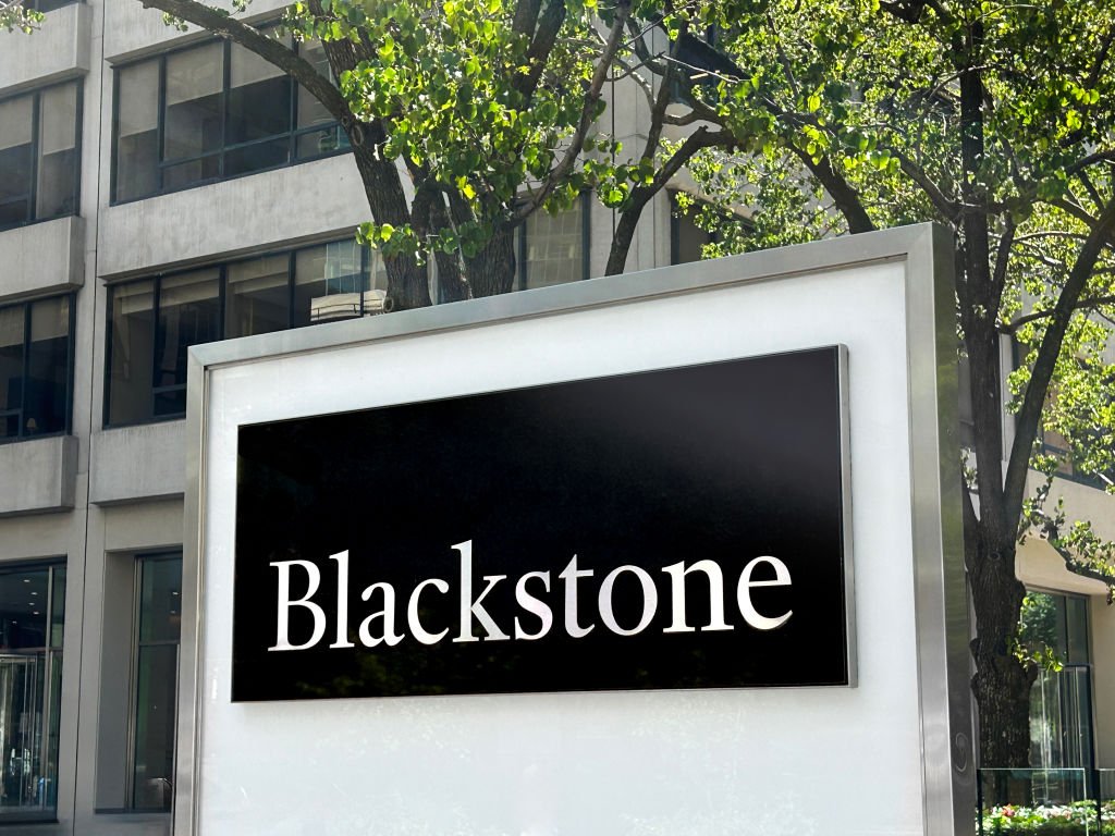 Blackstone investe US$ 330 milhões em empresa voltada ao suporte de inteligência artificial