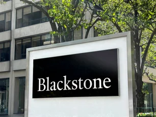 Imagem referente à matéria: Blackstone investe US$ 330 milhões em empresa voltada ao suporte de inteligência artificial