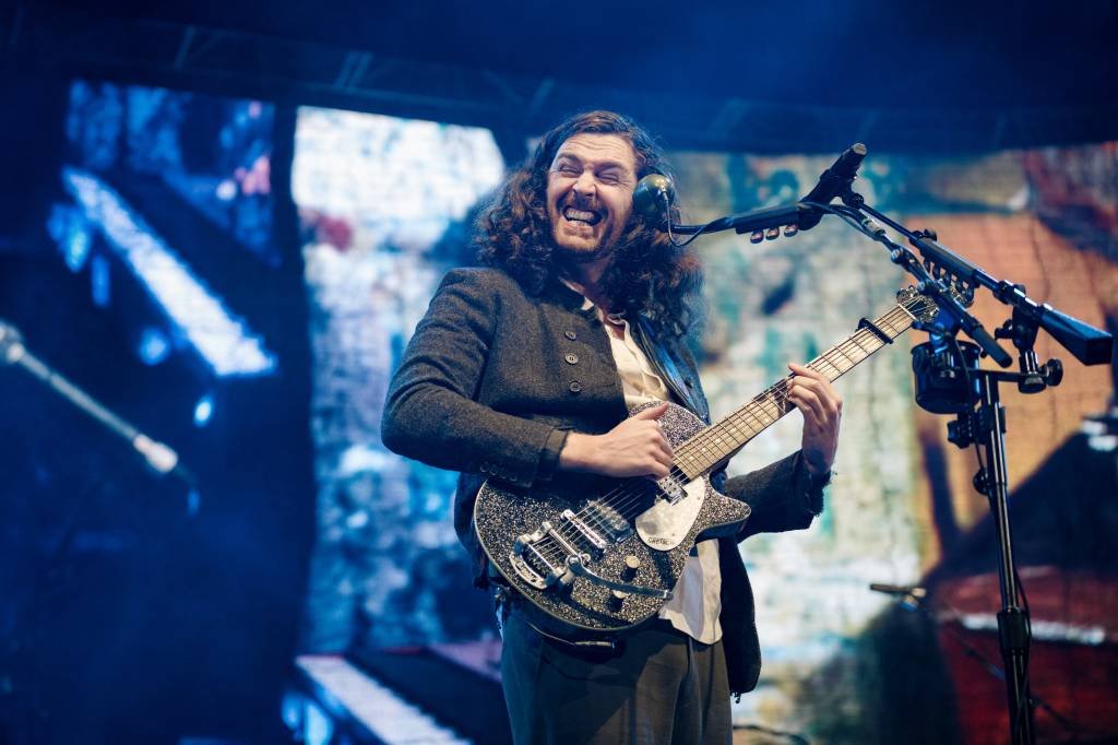 Hozier anuncia shows da 'Unreal Unearth Tour' no Brasil; veja datas, locais e como comprar ingressos