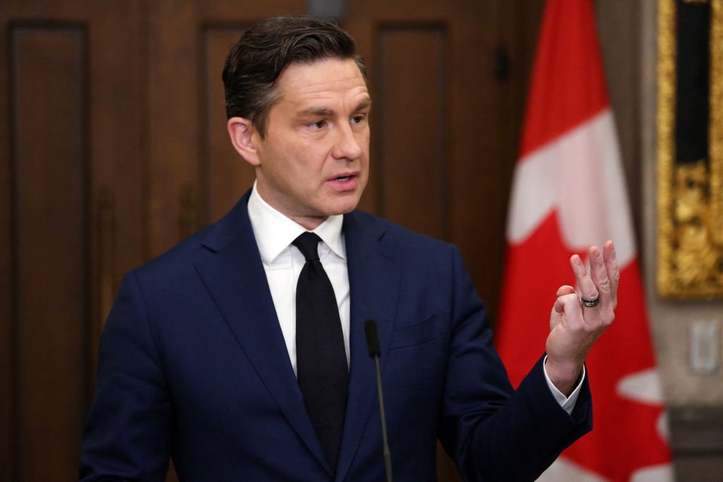 Quem é Pierre Poilievre, opositor de Trudeau que busca liderar Canadá após renúncia de premier