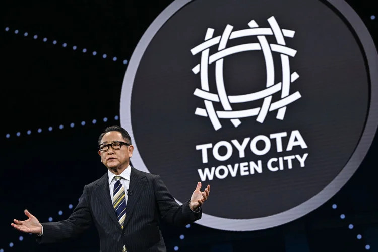 Akio Toyoda: ex-CEO da Toyota e membro da família fundadora da montadora (Artur Widak/Getty Images)